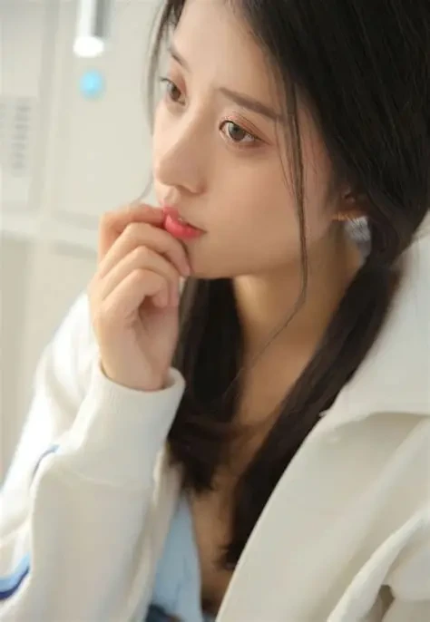 梓萱crystal兔女郎妖精学姐剧场个人照片写真集，梓萱crystal的银幕情缘