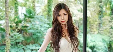 嗲囡囡御用女神方绮言Ayaka写真，方绮言 Ayaka不被时间定义的爱情【2套】